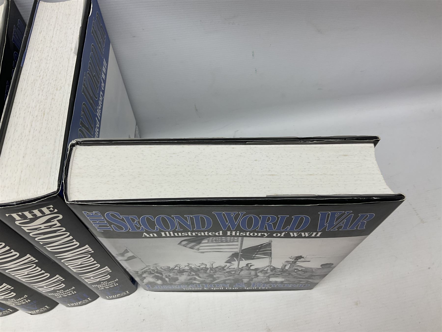 Trident Press: The Second World War - An Illustrated History of WWII. 2000. Ten volumes being a complete facsimile reprint of Hammerton's WW2 periodical 'The War Illustrated' from Vol 1 No 1 16th September 1939 to Vol 10 No 255 11th April 1947; all with dustjackets (10)