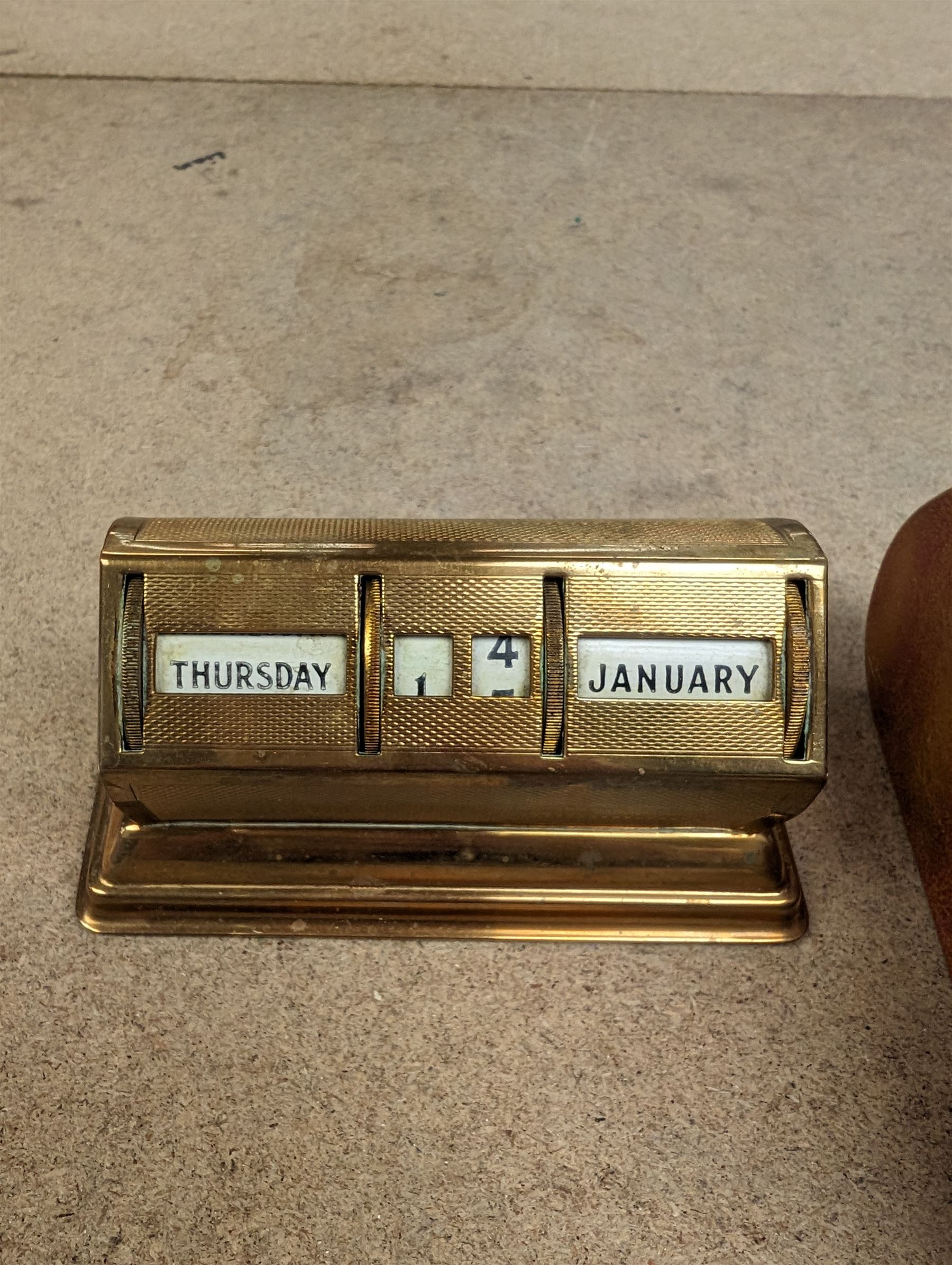 1920s brass perpetual calendar and a small metal trinket box with spaniel decoration, calendar H6cm