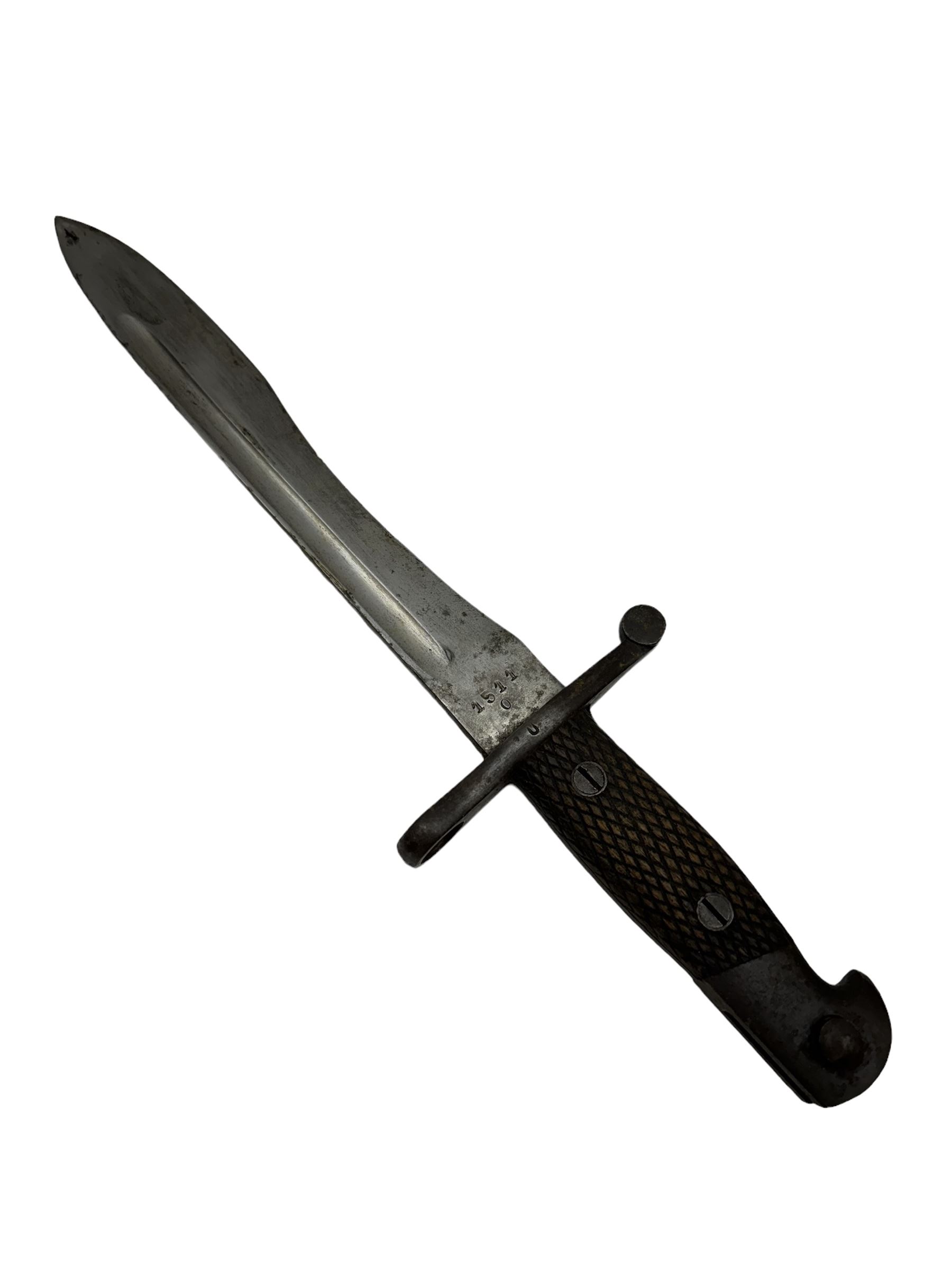 Spanish WWII Bolo bayonet with 25cm fullered steel blade, with makers mark, with checkered handle and steel scabbard, L40cm
