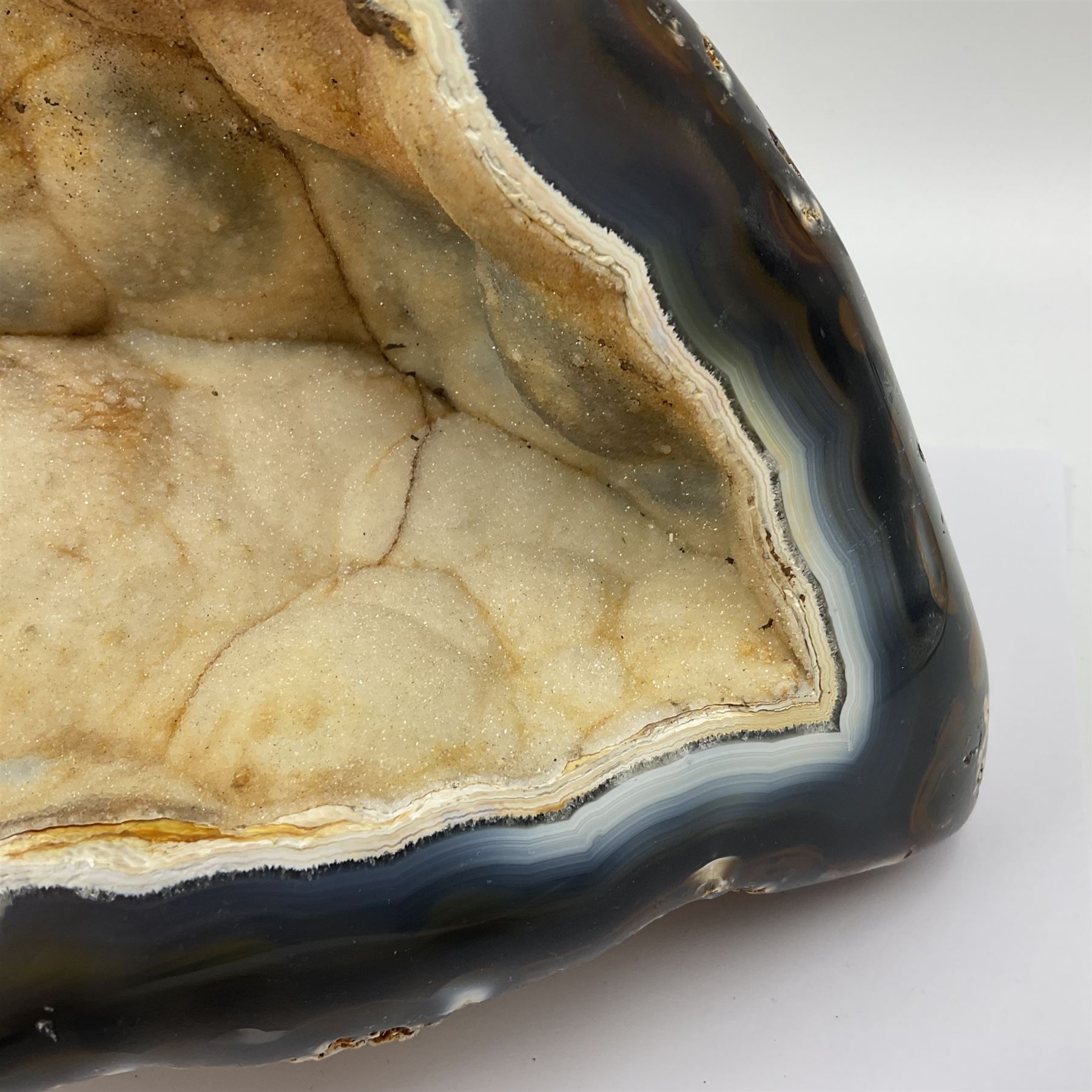 Large agate crystal geode cluster, in blue, brown and cream tones, H18cm