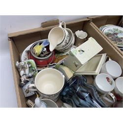 Maling Maltese pattern part dinner wares, including dinner plates, tureens, side plates etc, together with Pyrex dinner wares, decorated in flying duck pattern, Johnson Bros Indian Tree pattern tea and dinner wares and a collection of decorative and calendar plates, etc, in six boxes 