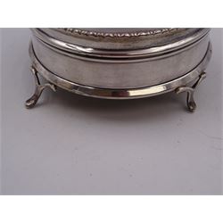 1920s silver mounted jewellery box, of circular form, with bead and dart rim to hinged cover, opening to reveal gilt velvet lined interior, upon four pad feet, hallmarked Charles Edwards, London 1920, H4.5cm