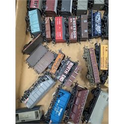 Collection of '00' gauge goods wagons, including Dapol and Bachmann examples