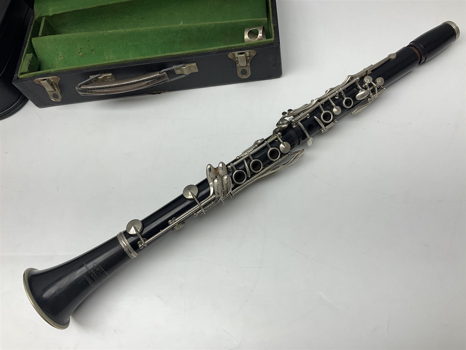 F. Buisson Dallas London oboe, serial no.5434; Boosey & Hawkes Lafleur clarinet, serial no.807004; and incomplete Boosey & Hawkes Regent clarinet, serial no.372169; each in fitted carrying case (3)
