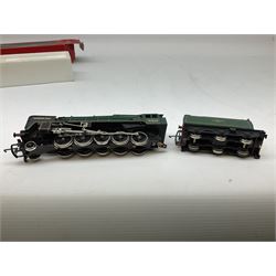 Hornby '00' gauge - Class 9F 2-10-0 locomotive 'Evening Star' No.92220; Class A3 4-6-2 locomotive 'Flying Scotsman' No.4472; and Class 37 Diesel Co-Co locomotive No.37130; all boxed (3)