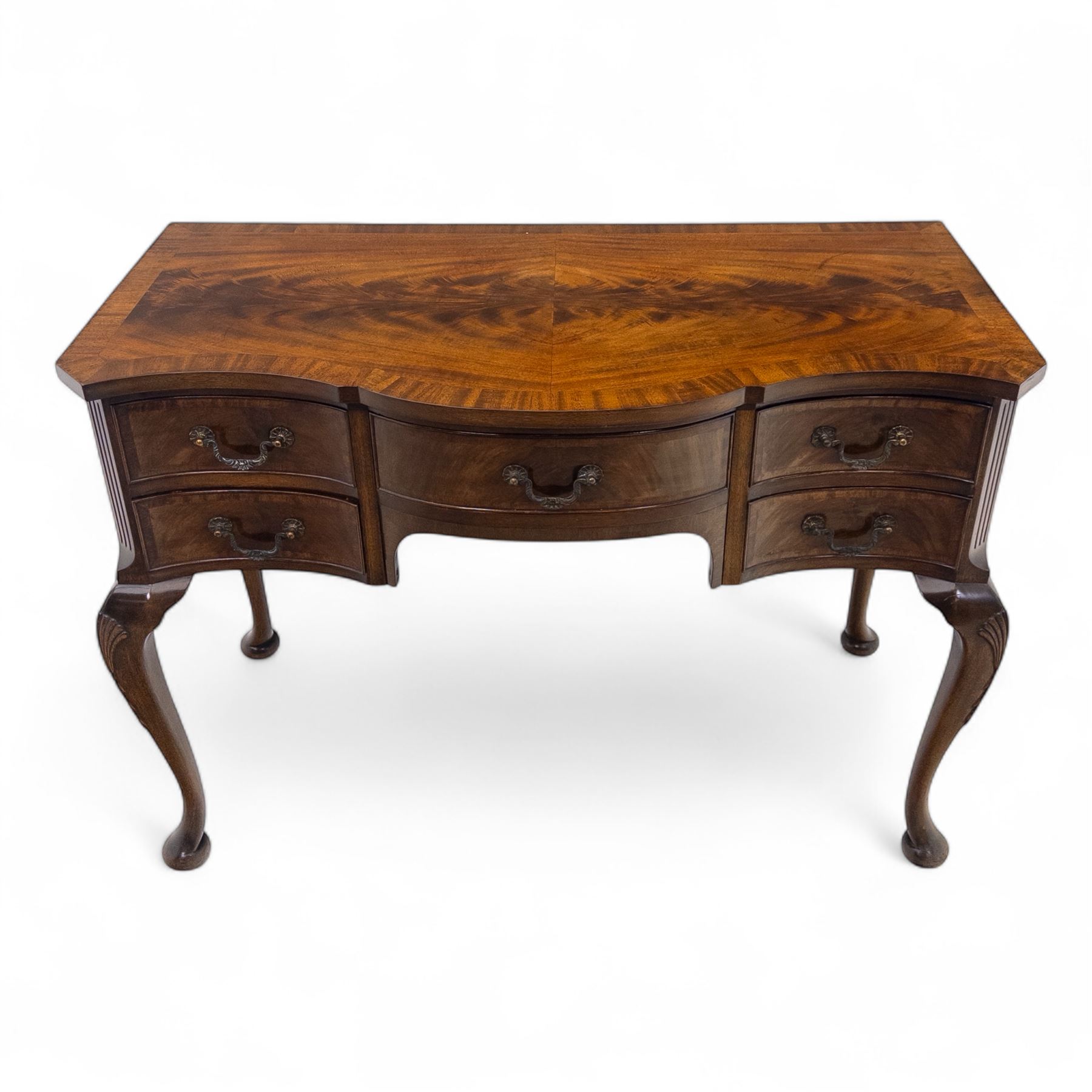 20th century figured walnut serpentine dressing table, moulded top with book-matched veneers over an arrangement of five drawers fitted with brass swan neck handles, on cabriole supports with shell carved knees