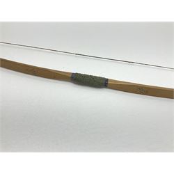Slazenger juvenile long bow marked 10lbs./4'0