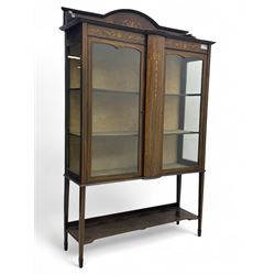 Edwardian mahogany and satinwood crossbanded display cabinet, arched pediment centred by m...