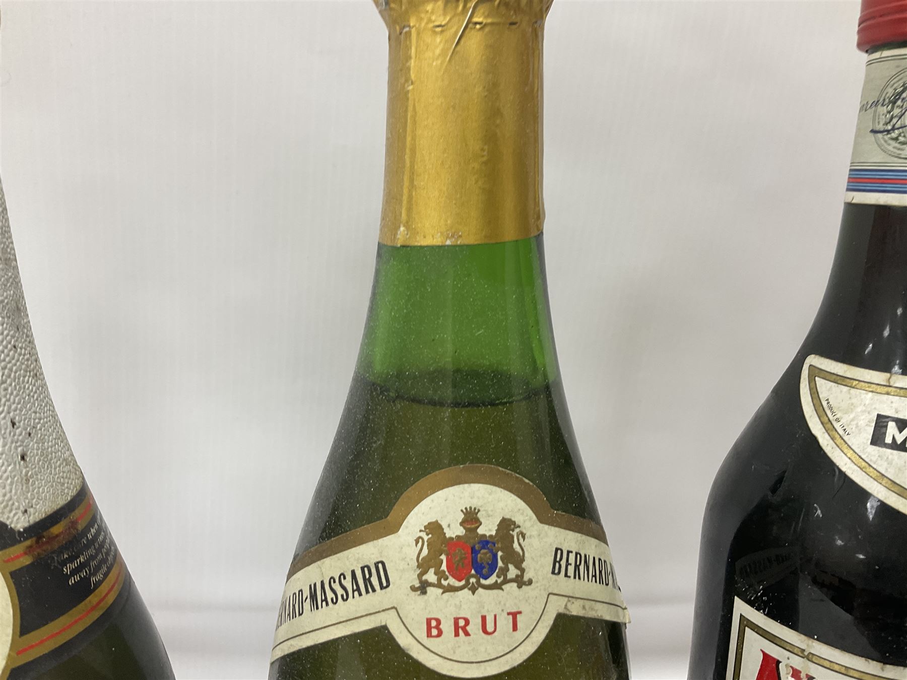 Vintage bottle of Martini Ross 14.7%, 75cl, Monte Christo Cream Sherry, Clubland White Port, wine etc (8)