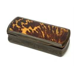 A 19th century tortoiseshell and horn snuff box, L11cm. 