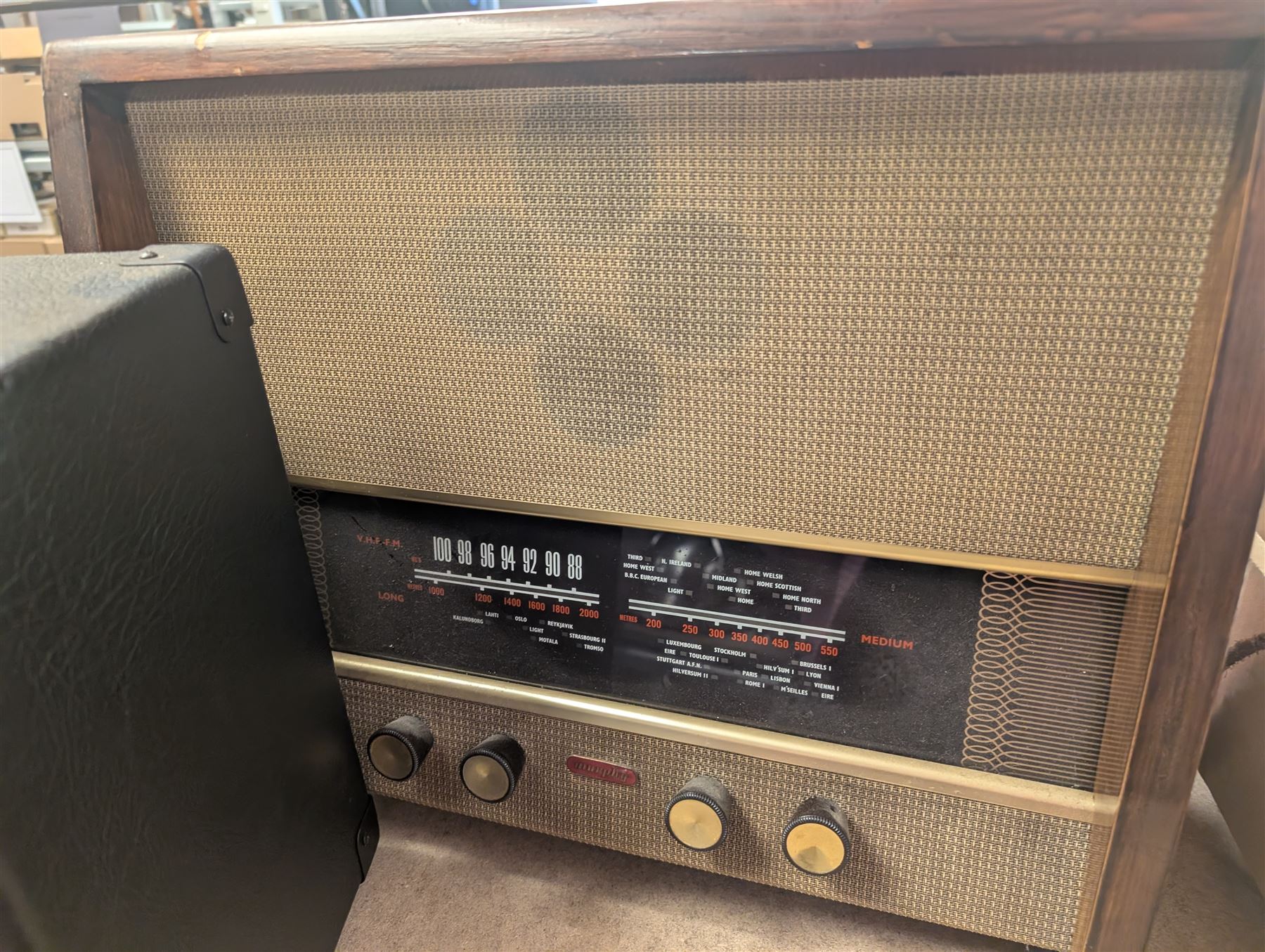 Mid 20th century Murphy radio, together with a Peavey KB/A 15 keyboard amp and pedal