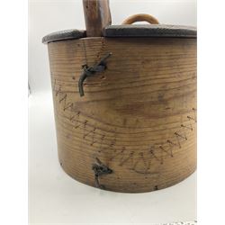 19th century Scandinavian Svepask / Tine box, the pine oval form body with notched posts and conforming lid decorated with Folk Art style pokerwork decoration and single carry handle, L38cm