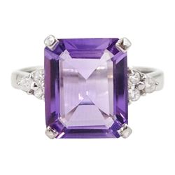  9ct white gold emerald cut amethyst and white topaz ring, hallmarked, amethyst approx 3.30 carat