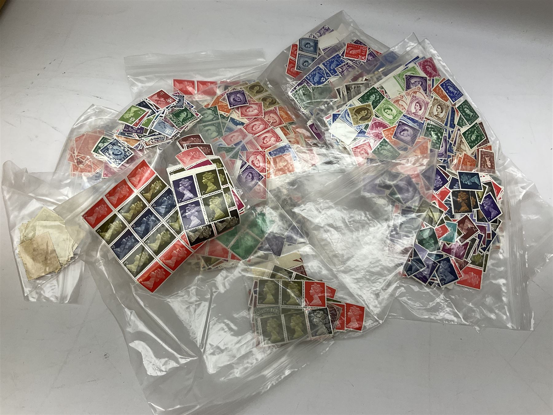 Great British and World stamps, including pre-decimal Queen Elizabeth II, Belgium, Canada, Costa Rica, Honduras, Japan etc, housed in various albums, stockbooks and loose, in one box
