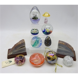  Pair agate stone bookends, Alum Bay mushroom glass paperweight, other glass paperweights, hand blown iridescent glass bauble etc (12)  