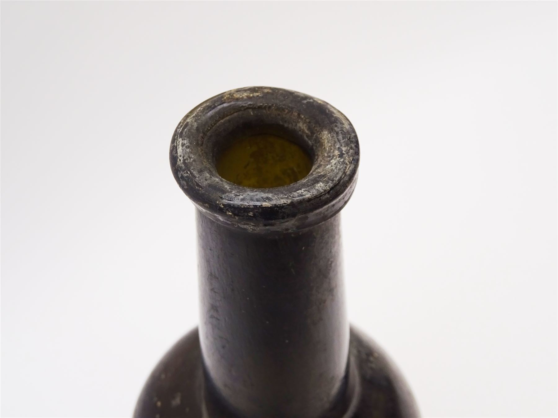 18th century green glass bottle, of onion form, H15cm, together with an 18th century green glass wine bottle, with seal depicting a boar beneath a crown, probably the Edgcumbe Crest, H27cm