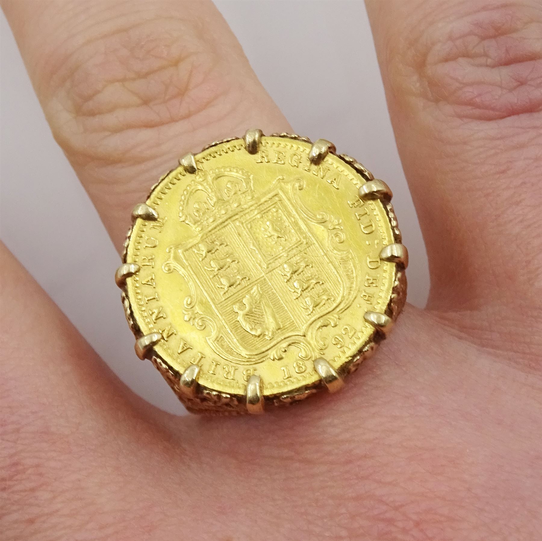 Queen Victoria 1892 gold shield back half sovereign, loose mounted in 9ct gold ring, hallmarked