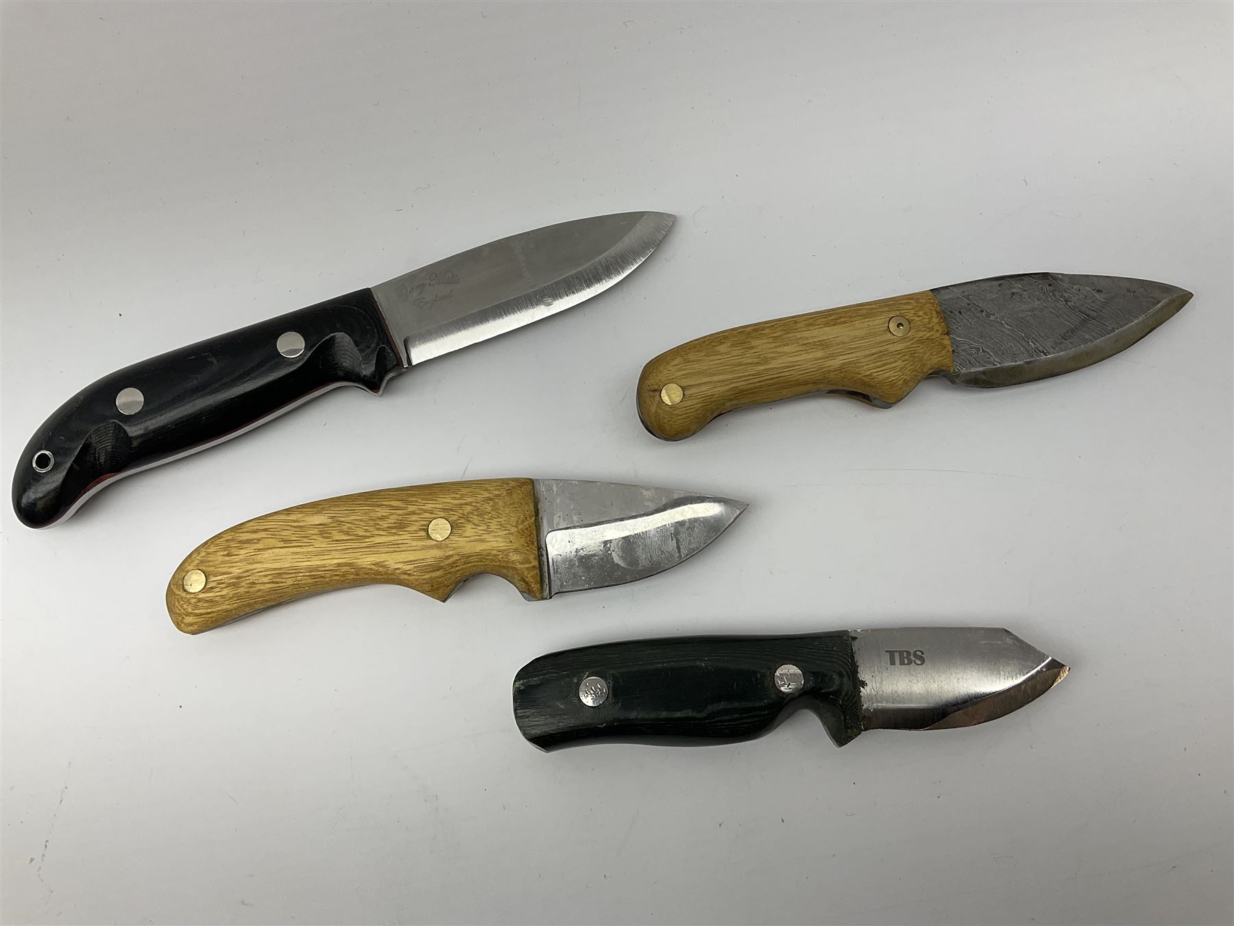 TBS Boar knife, the 6cm steel blade with boar's head motif L16cm; Gary Mills bushcraft knife with 10cm steel blade; and two other short blade hunting knives with hardwood handles, one with damascus blade (4)