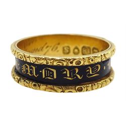 William IV 18ct gold and enamel 'In Memory Of' ring, makers mark RB, London 1833, inscribed within 'William Dickin died 5 Sep 1830 aged 76'