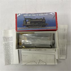 Wills and South Eastern Finecast ‘00’ gauge - five model railway kits to include Southern Railway ‘King Arthur’ locomotive and tender, SR/SECR Class S Saddle Tank, LMS (Ex Caledonian) 0-6-0 Tank, Southern Railway G6 Class; in original boxes; together with GWR County 4-4-0 kit in Bec Kits box 