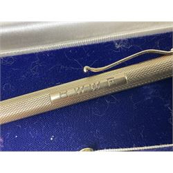 9ct gold Yard O Led propelling pencil, patent No. 422767, engine turned decoration and  engraved with initials H.W.W.F, Birmingham 1973, in Mappin & Webb case