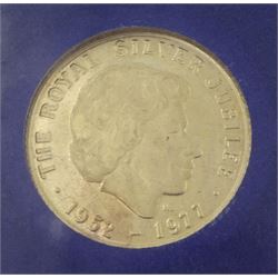 Two Queen Elizabeth II hallmarked 9ct gold medallions, commemorating the 1977 Silver Jubilee, approximately 7.7 grams