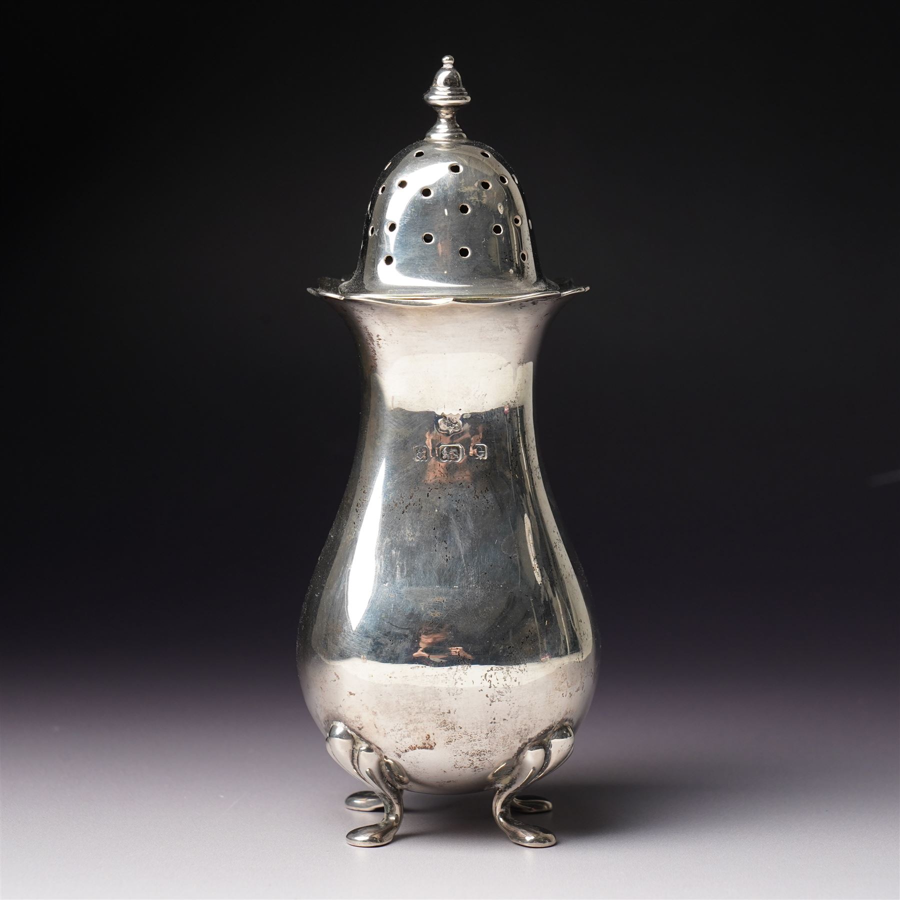 Edwardian silver sugar caster with pierced cover and shaped supports Birmingham 1904 Maker Alexander Clark Manufacturing Co.