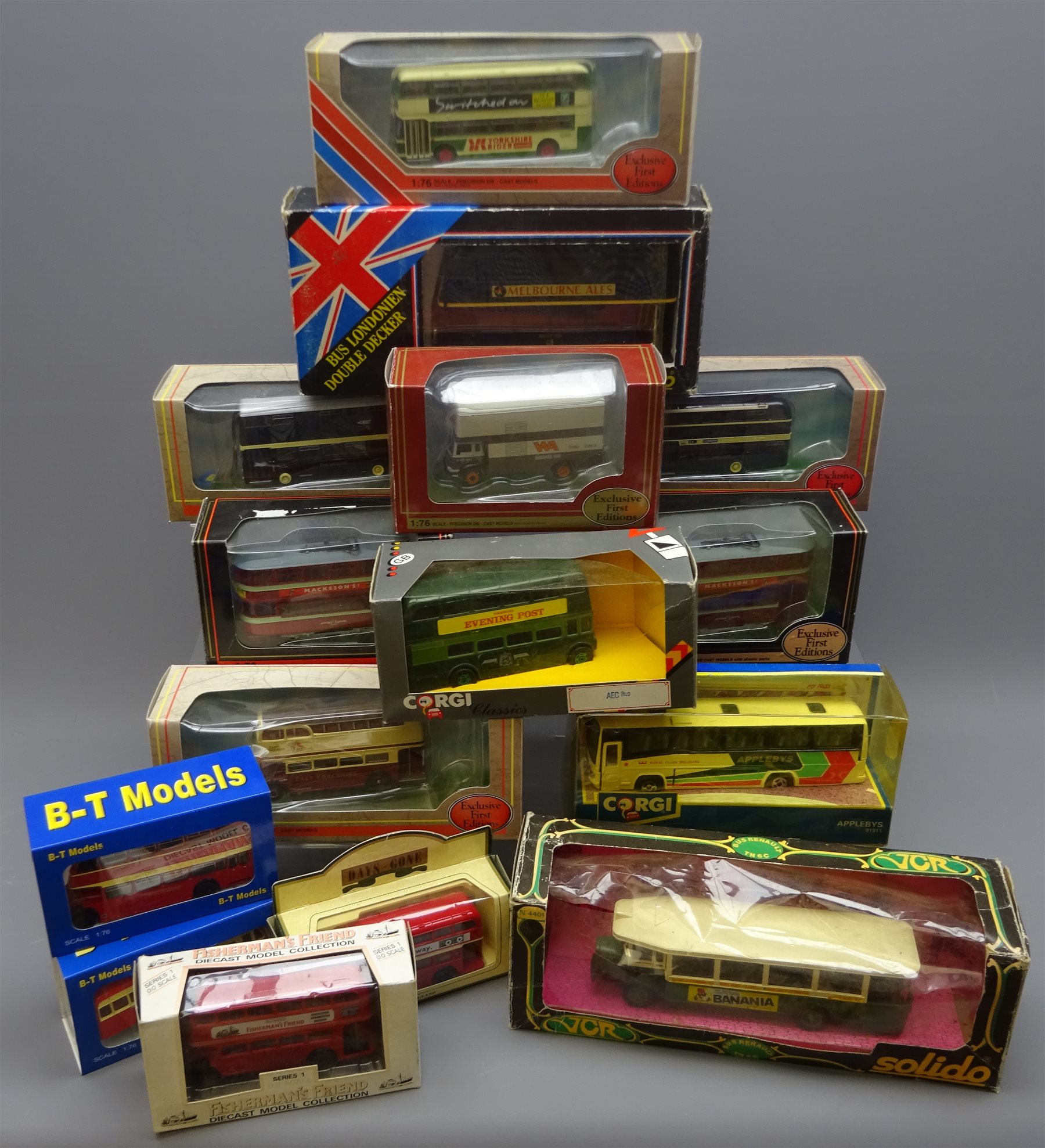 Fifteen modern diecast models of buses including EFE, Solido