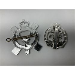 Military badges - approximately eighty predominantly staybrite glengarry, cap and collar badges and small quantity of plastic badges