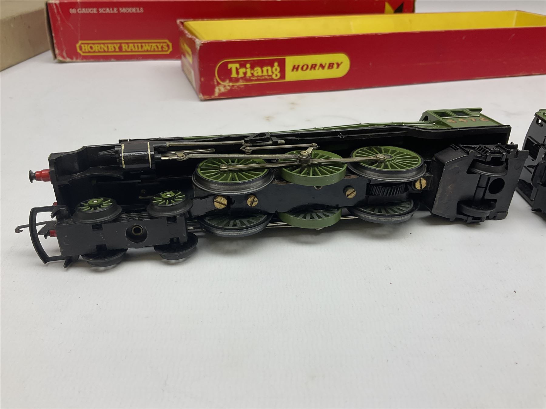 Hornby '00' gauge - Class 9F 2-10-0 locomotive 'Evening Star' No.92220; Standard Class 7P6F locomotive 'Britannia' No.70000; both boxed; and 4-6-2 locomotive 'Flying Scotsman' No.4472; in box base only with slip-case (3)