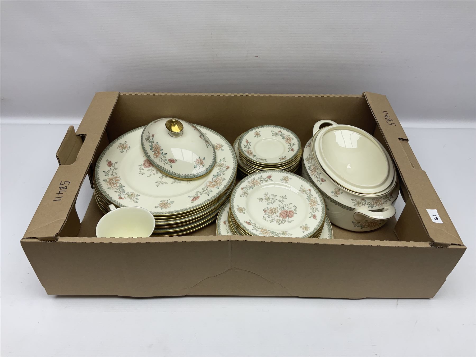 Minton Jasmine pattern tea and dinner wares, including dinner plates, sauce boats, side plates, bowls, teacups, coffee cans and twin handled soup bowls, etc (122)