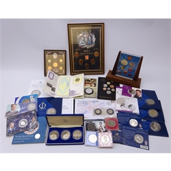  Collection of mostly modern commemorative Great British coins including, Silver Jubilee 1977 silver proof crown,  Benham 'The United Kingdom's New & Old' one pound coin cover, 1995  brilliant uncirculated two pound coin, 2012 Alderney five pounds, 1977 coin year set in wooden display stand etc  