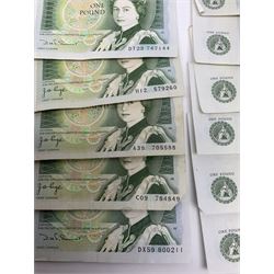 Banknotes including four Bank of England O'Brien one pound notes 'Y52J', 'T44J', 'T92J' and 'S23J', various ten shillings, two Somerset ten pounds 'CU20' and 'AW12', Page one pound notes, Bank of Scotland and other Scottish one pound notes etc
