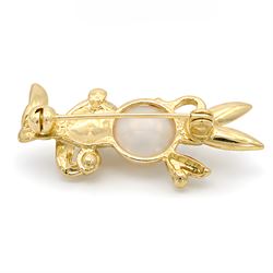 14ct gold ruby and mabe pearl bunny pendant / brooch, the bunny set with a single ruby eye and pearl, holding a ruby set carrot, stamped 585