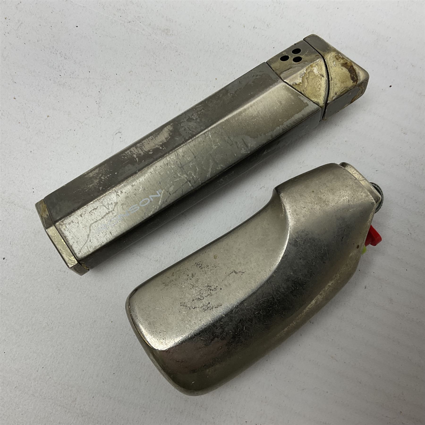 Collection of lighters, including Ronson Varaflame, Zorr Classic, Dunhill bark effect roller gas lighter, and faceted blue glass table lighter, etc