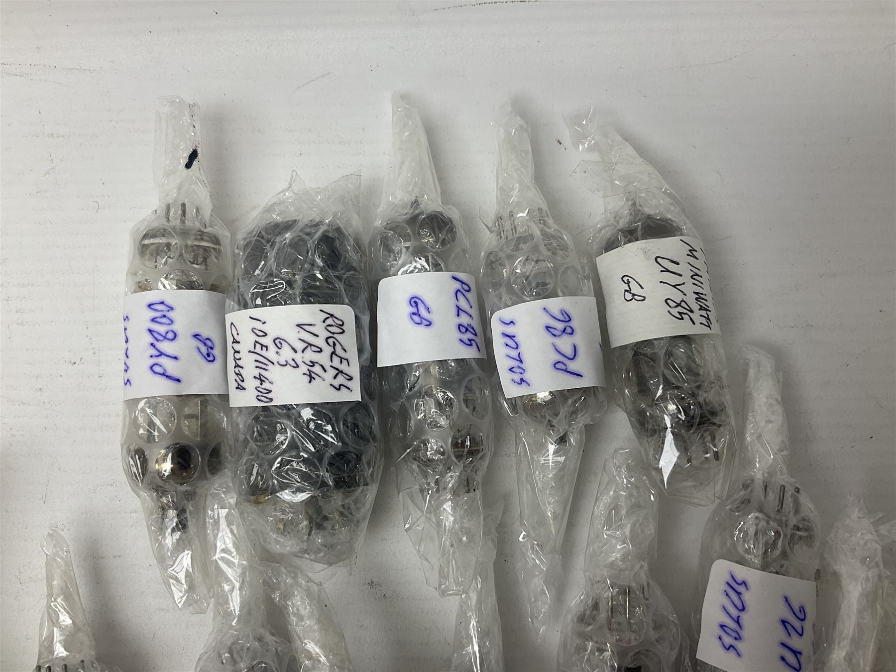 Collection of Philips, Rogers, Ken Rad and Solus, thermionic radio valves/vacuum tubes, including PZ30, PY800, U26, 30LI, approximately 30