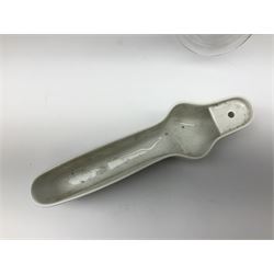 Quantity of laboratory and physics glassware including 'Guinea and Feather' equipment; boxed Latent Heat apparatus; Maltese Cross tube; atmospheric air pressure indicator flask; electroscope discharge tubes etc