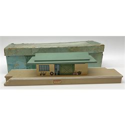 Hornby Dublo - wooden D1 Main Line Station and D1 Goods Depot, both in pale blue boxes; die-cast D1 Through Station in plain blue box; die-cast D1 Island Platform and D1 Signal Cabin, both in blue striped boxes (5)