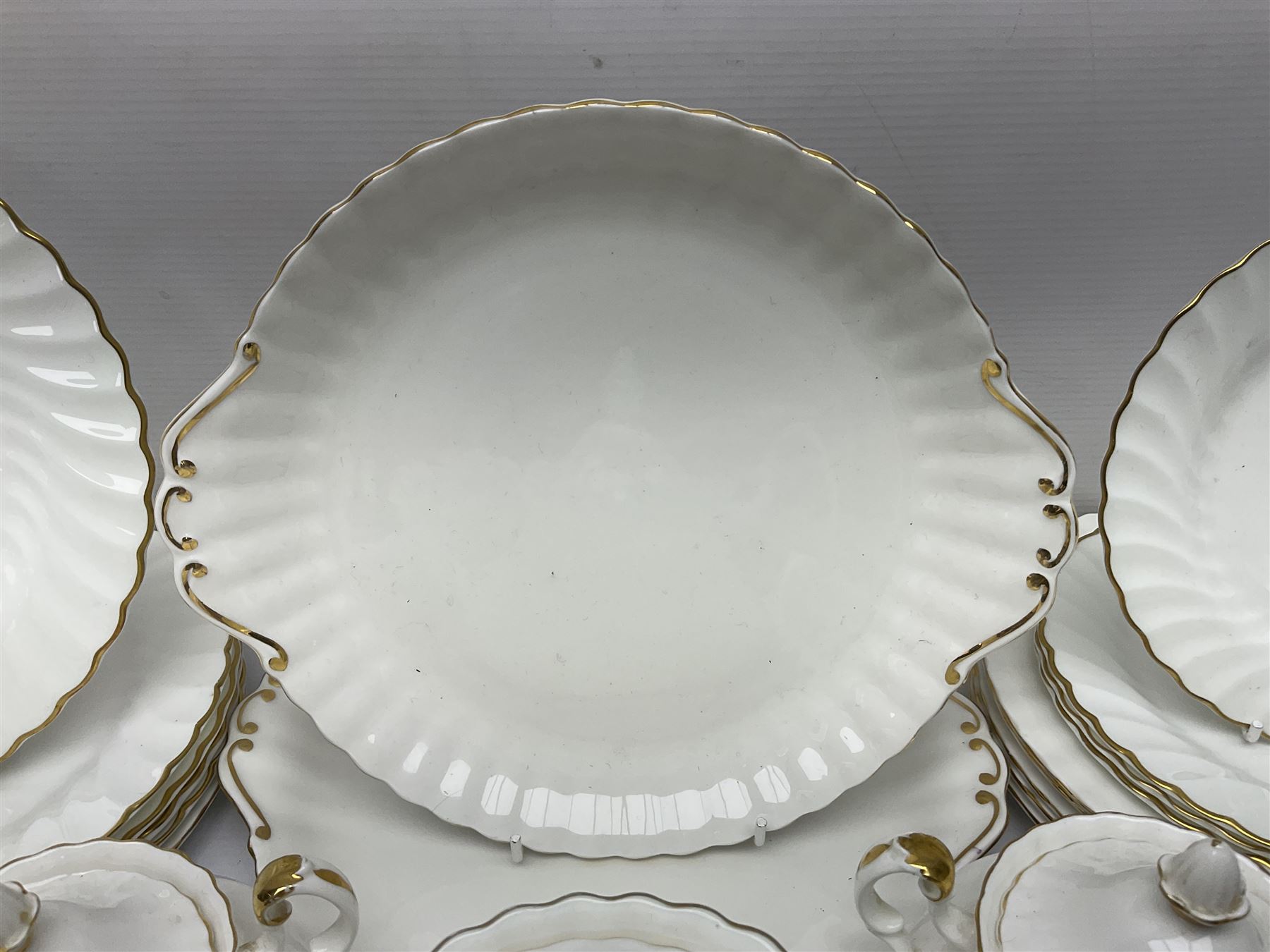 Royal Albert Val D'or pattern tea service for six, comprising teapot, milk jug, sucrier, six teacups and saucers, tea plates, side plates, dessert plates, etc (33)