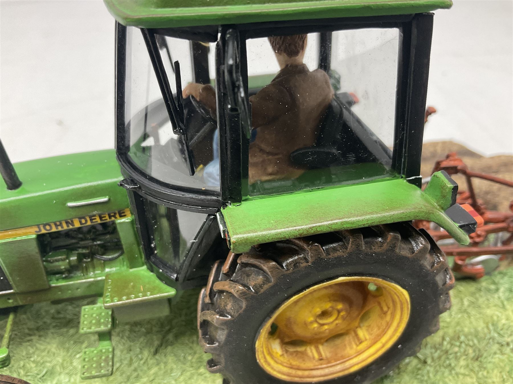 Border Fine Arts for John Deere Pulling Power model no 2140, by Ray Ayres, limited edition, with original box, H14cm