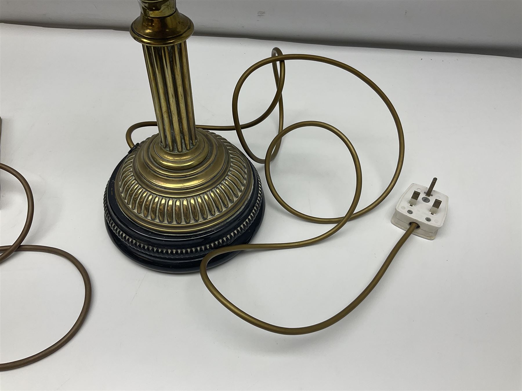 Brass table lamp in the form of a Corinthian column, together with a converted oil lamp, tallest without lightbulb H50cm