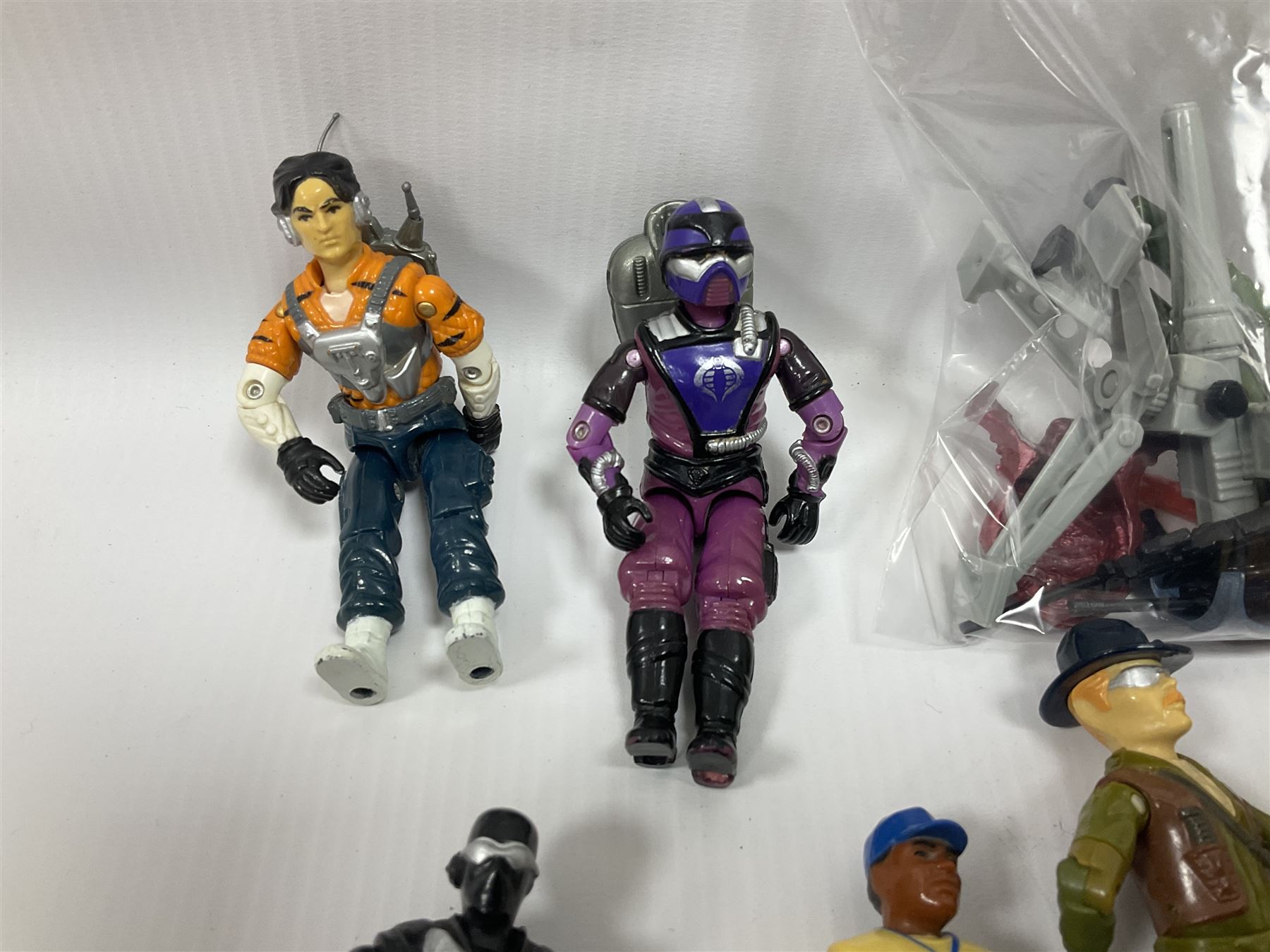 Group of twenty nine G.I.Joe 1980s mini figures, along with further unassociated miniature figures and accessories 