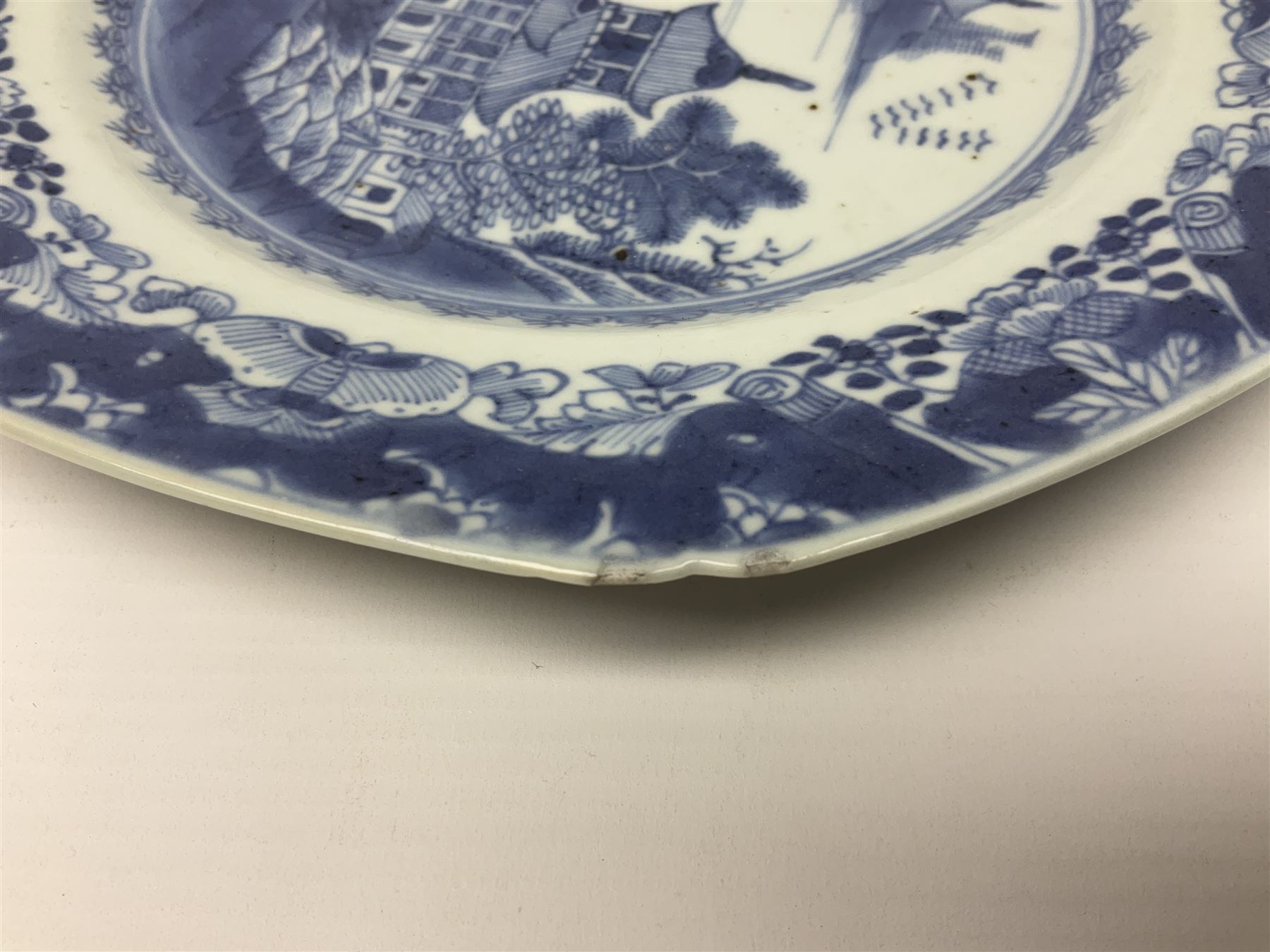 18th century Chinese export blue and white plate of octagonal form, with a pagoda landscape, D23cm