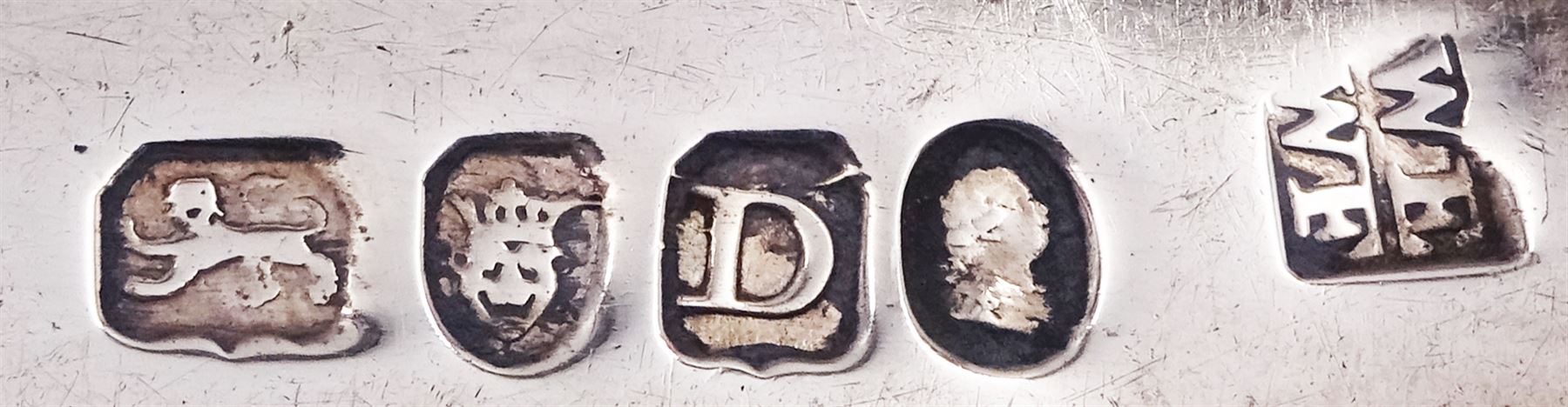 Pair of George III silver Old English pattern salad servers, hallmarked William Eley & William Fearn, London 1799, contained within a fitted case with blue velvet and cream silk lined interior, approximate silver weight 5.74 ozt (178.6 grams)