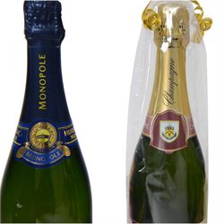 Moet & Chandon champagne 750ml 12%, Monopole Heidsieck Blue top 750ml 12% vol, Bollinger Champagne 75cl 12% vol and two others  
