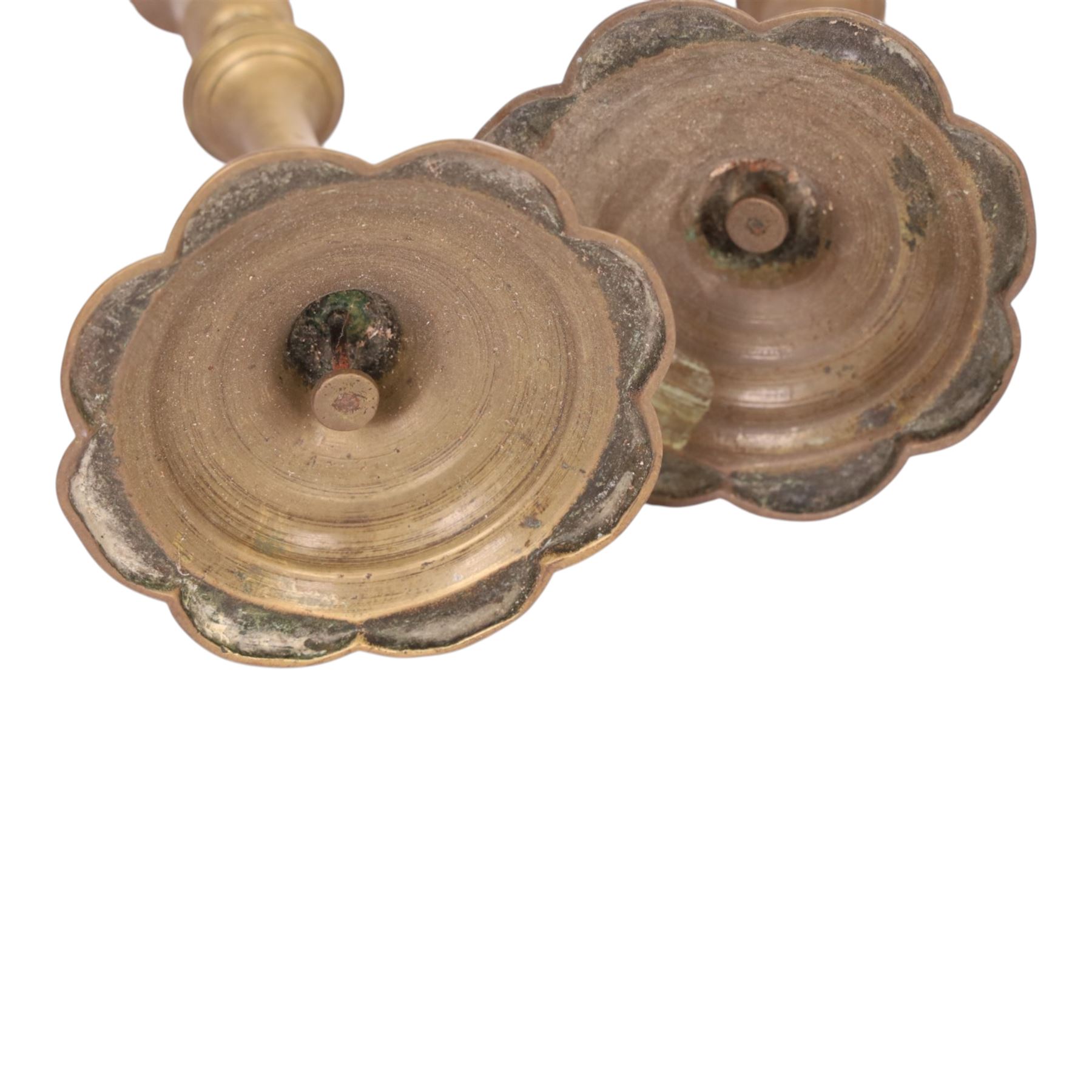 Pair of Edwardian English brass candlesticks with knop stem with petal base, H22cm