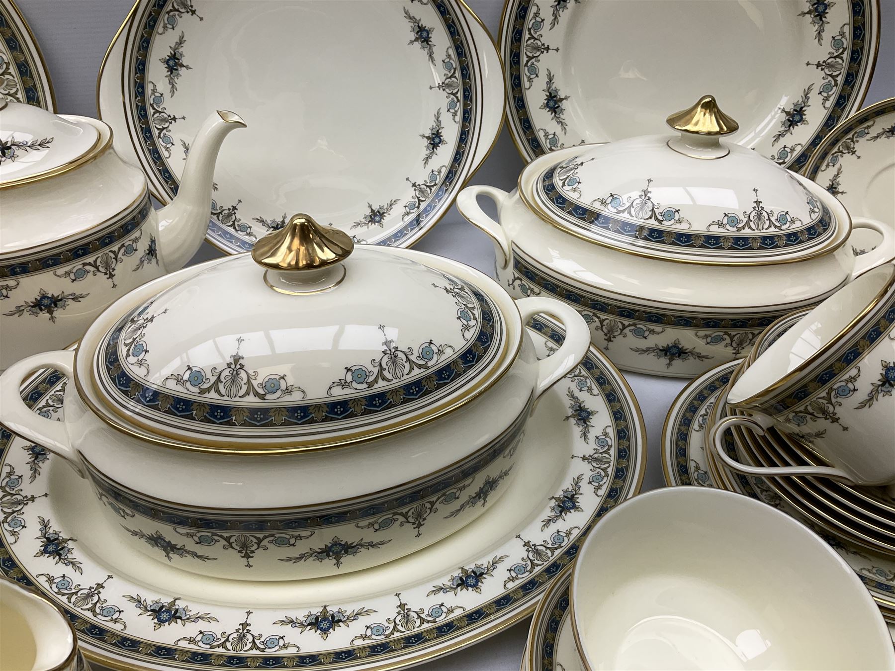 Minton Grasmere pattern dinner and tea service, including six dinner