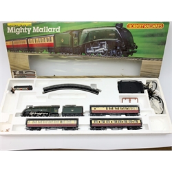 Hornby '00' gauge - Mighty Mallard set with Class A4 4-6-2 locomotive 'Mallard' No.60022 and three coaches, boxed