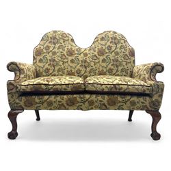 Mid-20th century William and Mary design two-seat sofa, upholstered in floral patterned fabric with contrasting piping, featuring camel-shaped back and scroll arms, on cabriole supports