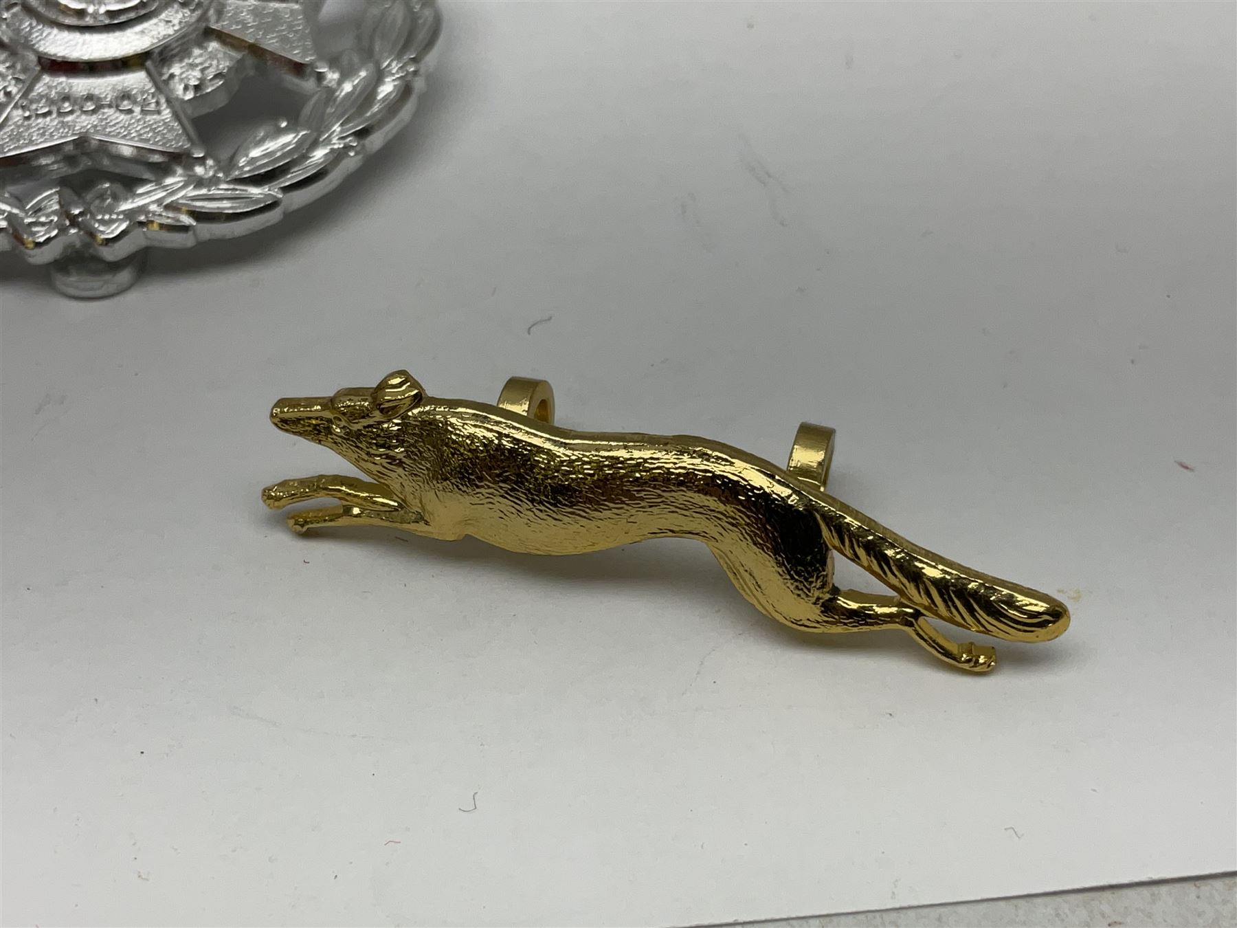 Military badges - approximately eighty predominantly staybrite glengarry, cap and collar badges and small quantity of plastic badges